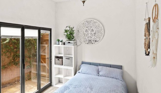 Cosy Self contained flat part of home in Hert close to forest & trains