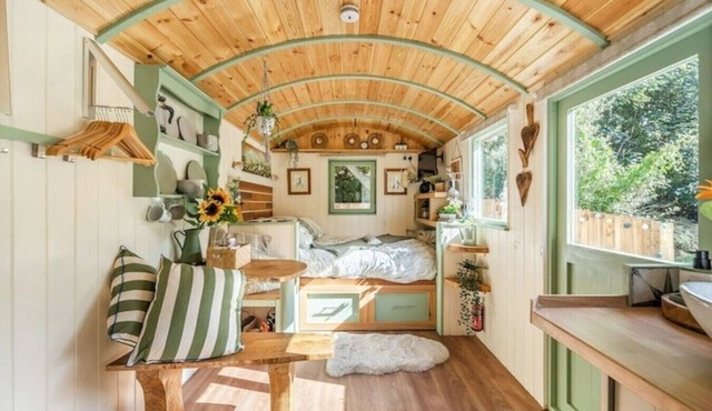 Cosy Shepherd`s Hut Cobblers Cabin