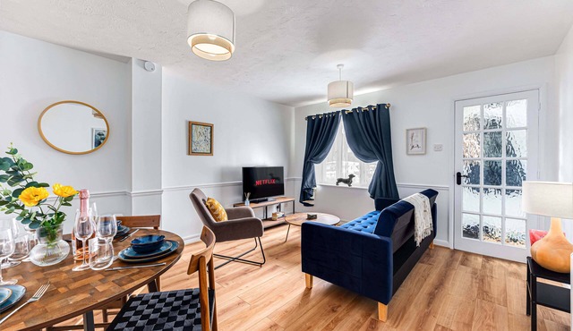 Cosy Sleeps 5 Bedford Stay