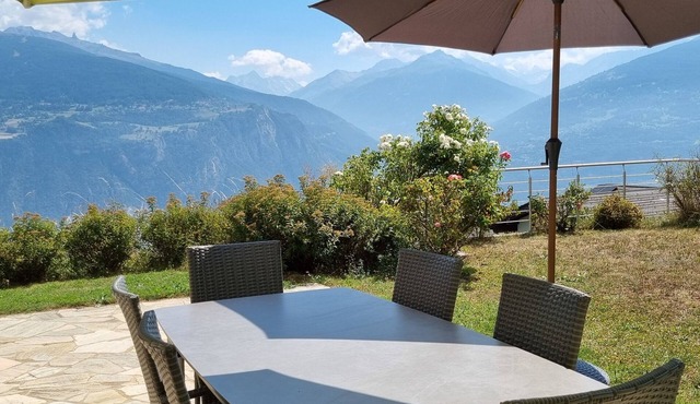 Cosy south-facing chalet near Anzere and Crans Montana! Amazing view on the Alps