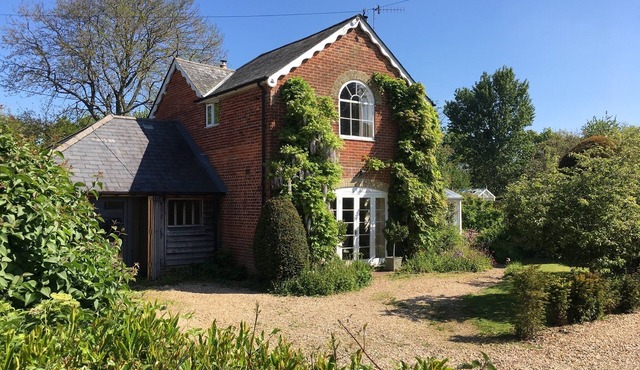 Country cottage set in a peaceful hamlet on the edge of the New Forest