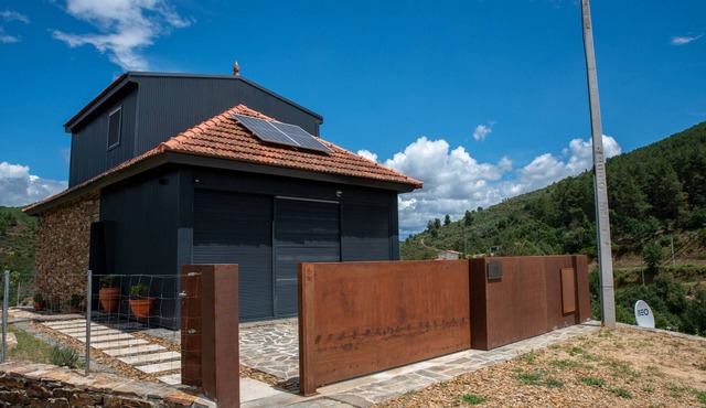 Country House 'Casa Da Eira Velha' with Mountain View, Wi-Fi and Air Conditioning