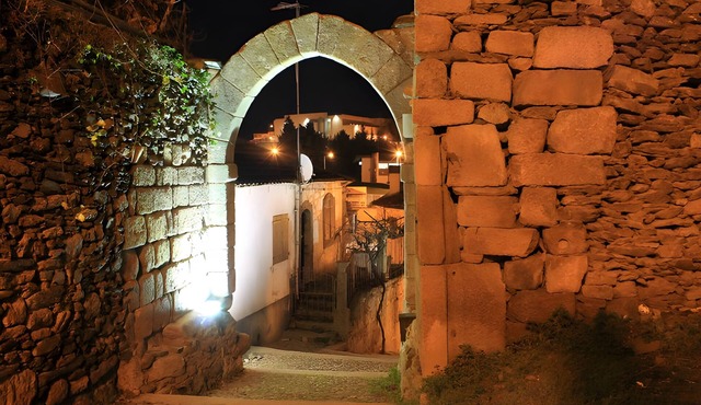 Country House 'Quarto Rústico 2' with Mountain View, Shared Terrace and Wi-Fi