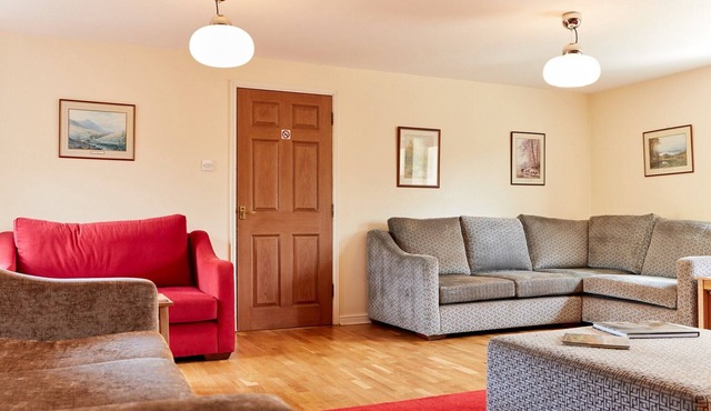 Countryside retreat with hot tub, No Deposit
