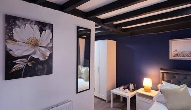 Courtyard Lodge -Room 8 on suite