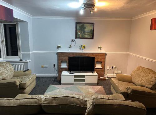 Coventry 3 Bedroom Home - Free Parking & WiFi