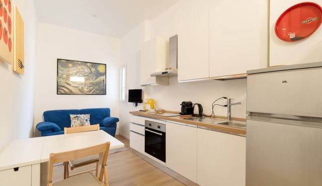 Cozy 40m2 apartment, perfect for 3 people, located on the ground floor of a building.The accommodation is located in Gorla, a historic district of Milan, located in Municipio 2 along Viale Monza, known as the Little Paris for the enchanting atmosphere