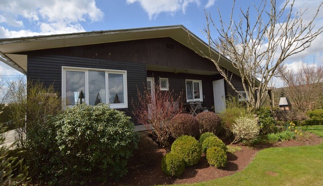 Cozy Chalet with Pond, Malmedy
