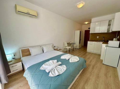Cozy Couple Studio in Gerber 2 by Menada