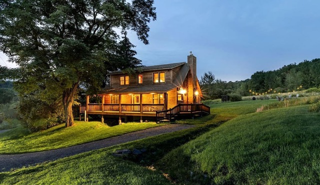 Cozy Dog-Friendly Retreat with Deck, Fire Pit & Starry Nights in Bloomville, New York