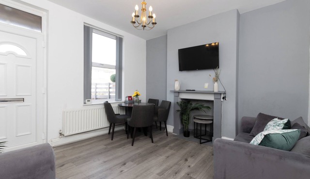 Cozy Nottingham Retreat Entire Home With 4 Bedroom