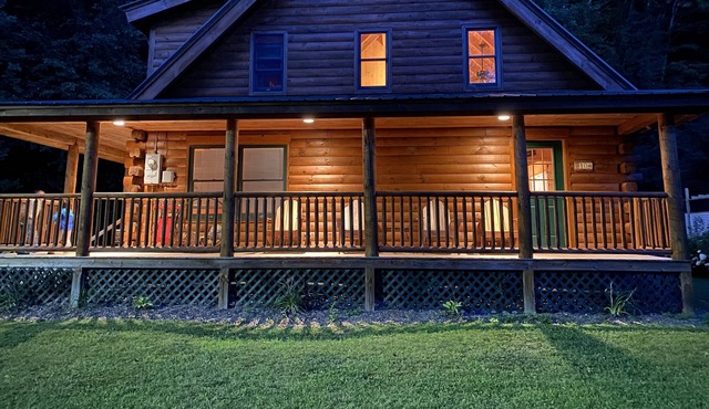 Cozy Pet-Friendly Log Cabin, 1/2 mile to Okemo