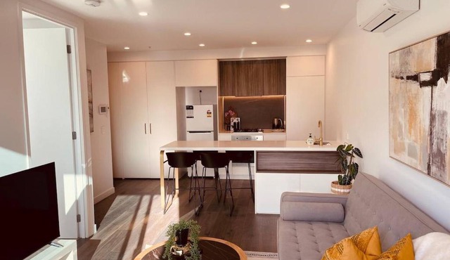 Cozy Retreat Central Box Hill the Place to Stay
