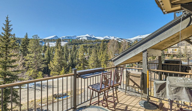 Cozy Three Bedroom Townhome. Minutes to Town and Slopes, Mountain Views