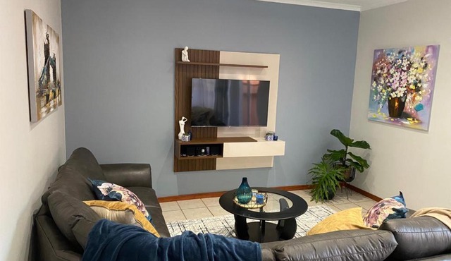 CozyatCaley - Private Apartment