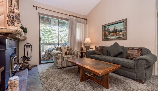 Crestview B #46 - Spacious 1 Bedroom + Loft, 3 Baths, Sleeps 7!