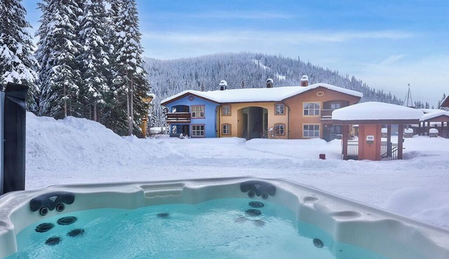 Crystal Forest 14: Two Level, 2BDRM Condo w/Private Hot Tub