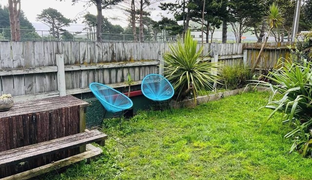 Cute, character bungalow only 10 Mins from CBD with outdoor bath