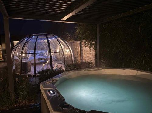 Dôme du puits avec jacuzzi et sauna privatif