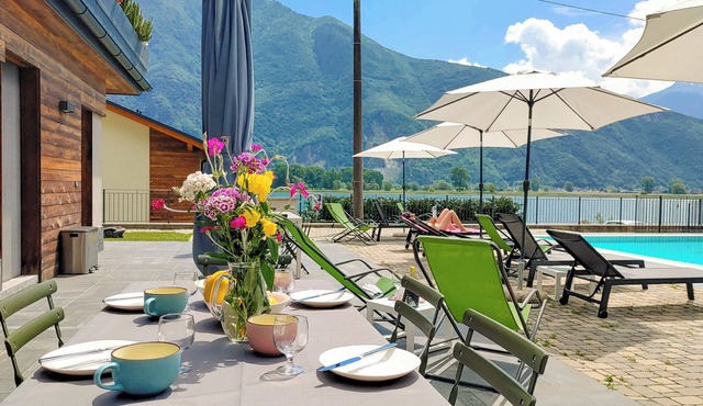 Dascio Armonia Terrace Holiday Apartment on the Lake with Pool