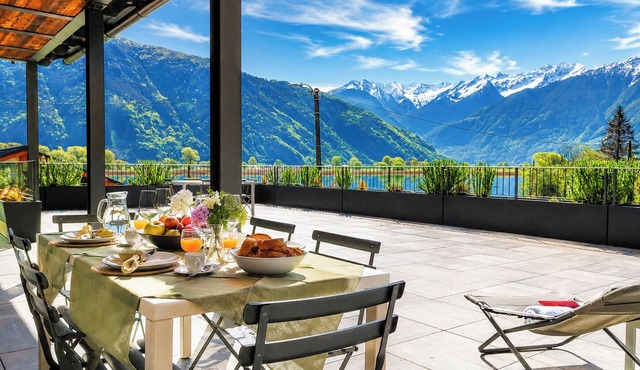 Dascio Paradise Roof Terrace Holiday Apartment on the Lake with Pool