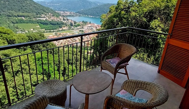 Delightful 4-bedroom villa with Lake Lugano view - up to 10 people