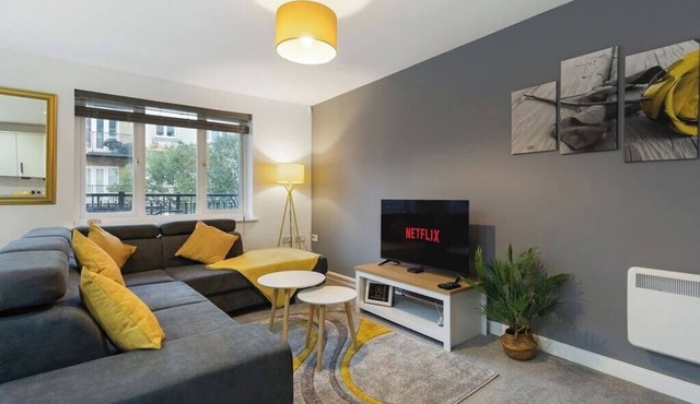 ★Deluxe 2 bed flat w/free parking★