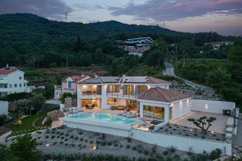 Deluxe Villa Dana