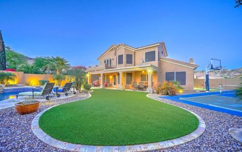 Desert Paradise Pool Spa Pickleball Putt Green