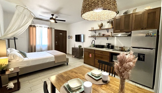 Designer Chic Suite w/Green Patio & Free Bikes