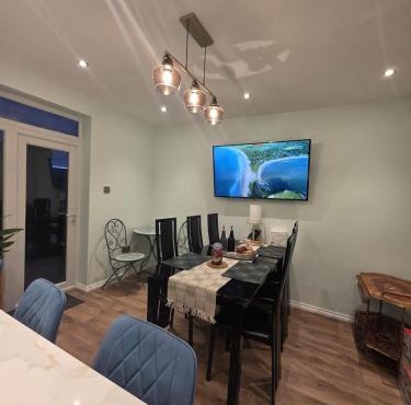 Designer Luxury 3BR Home Spacious & Serene