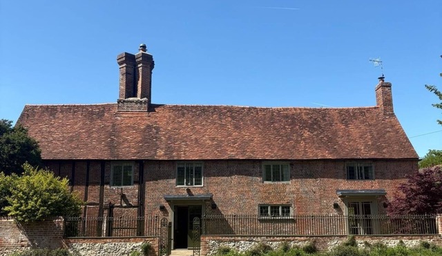 Designer-owned, luxurious and cosy historic Farmhouse dating from 1490