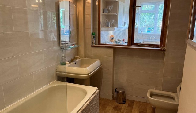 Discover London: Comfy1-Bedroom House with High-Speed WiFi! #ShortStay #Travel