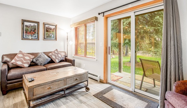 Dog-Friendly Ski-In/Ski-Out Condo with Shared Hot Tub in Prime Location
