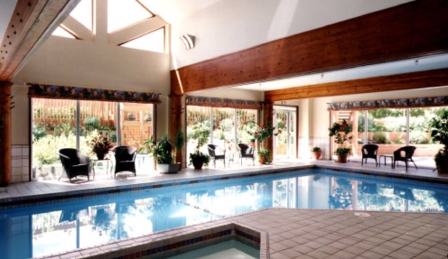 Don't settle for a tiny hotel room! Your own 2-bed condo sleeps 6 w full kitchen