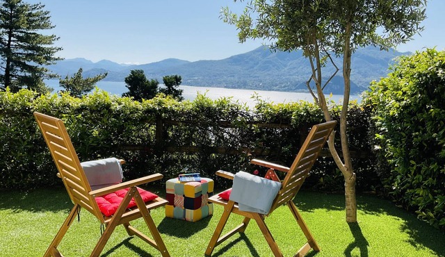 Doris apartment with lake view in Ghiffa