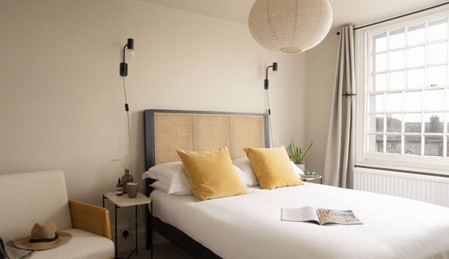 Double Room with en-suite shower room in the Central Village Location of Hurstpierpoint