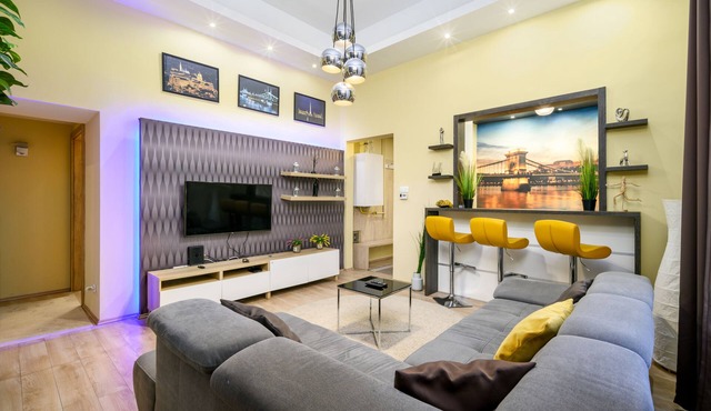 Downtown Deluxe-Two Bedroom Apartment with Sauna