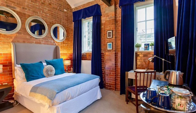 Duclos (Private Ensuite room) at Bicester Heritage