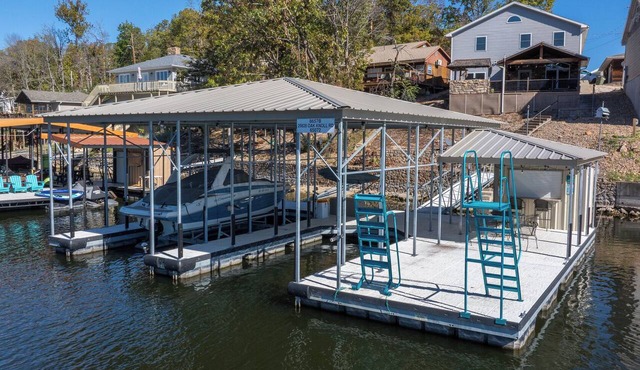 Dutchman’s Lakefront Hideaway/Your perfect family getaway on the Lake of the Ozarks!