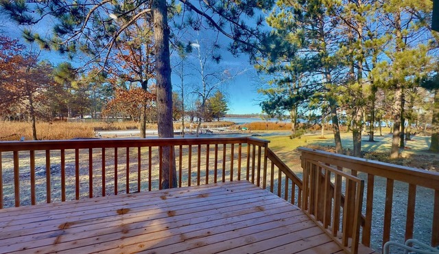 East Shore Cottage on Cross Lake