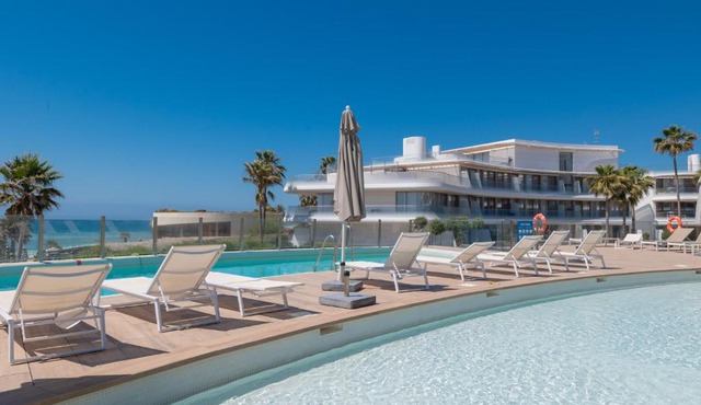 Edge Luxury Beachfront 2BR with 3 Pools, wellness, gym