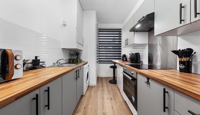 Elegant 1 Bdr Flat in Goodmayes w Free Parking