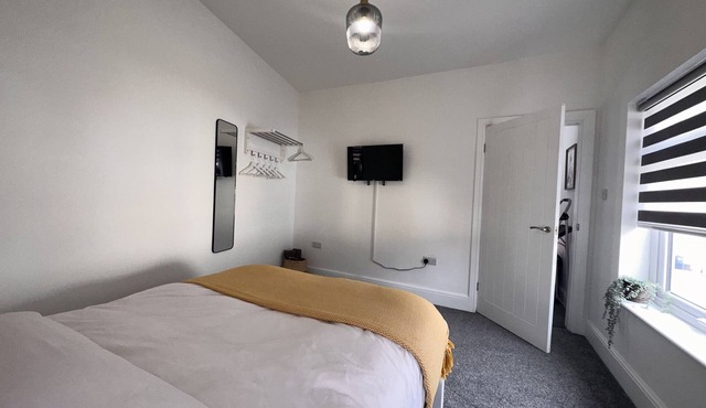 Elegant 6 sleeper apartment ideally located