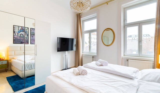 Elegant & Large Accommodation | Near Votivkirche