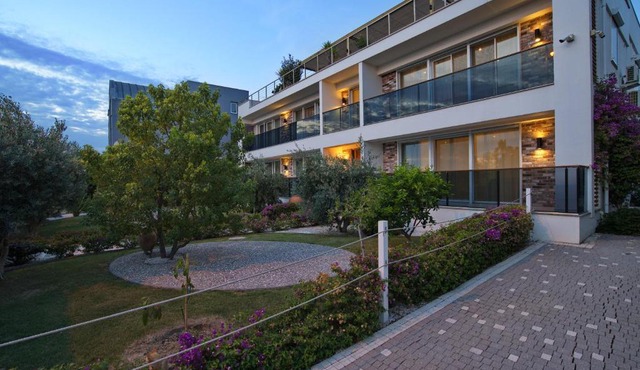 Elia Apartments