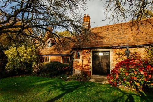 Elizabethan Manor House - Sleeps 2-4 - Parking
