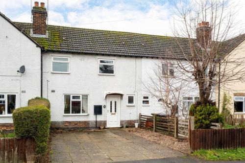 EMA Kegworth 3 bedrooms house 4 beds- private drive way