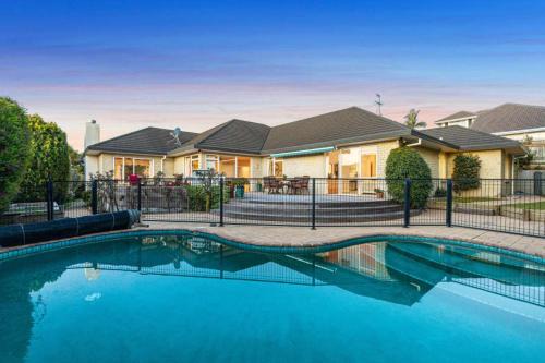 En-Suite Room with Private restroom - Swimming pool & AC & Free parking