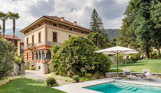 Enticing villa with pool situated on the lakeside promenade! - Villa Magnolia